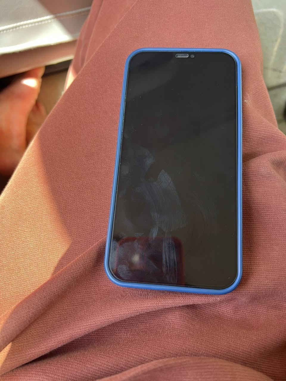 ايفون 12BRO MAX موضح بالصور السعر 450 وبي مجال حك الجية مكاني بغداد الاعضمية للاتصال:***********
