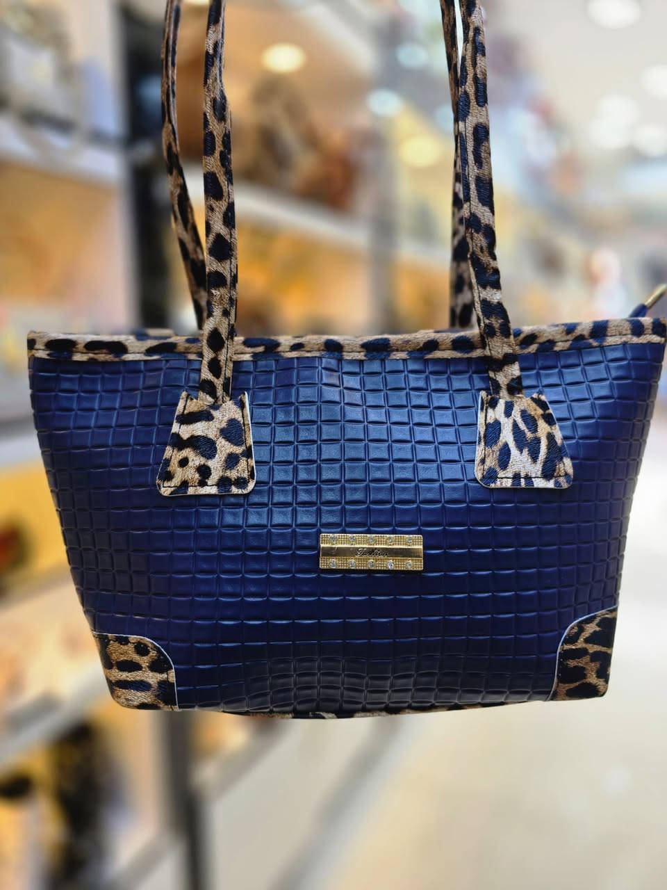 حقيبة نسائي
جلد طري 
حجم وسط
✨السعر 8.000✨
——/——/——/——
توجد خدمة #توصيل
 طويريج 2.000
الاقضية البعيدة 3.000
كربلاء 3.000
باقي المحافظات 6.000


**إذا كنت صاحب هذا الإعلان وتريد حذفه لأي سبب، رجاءا أرسل رسالة إلى الدعم الفني**