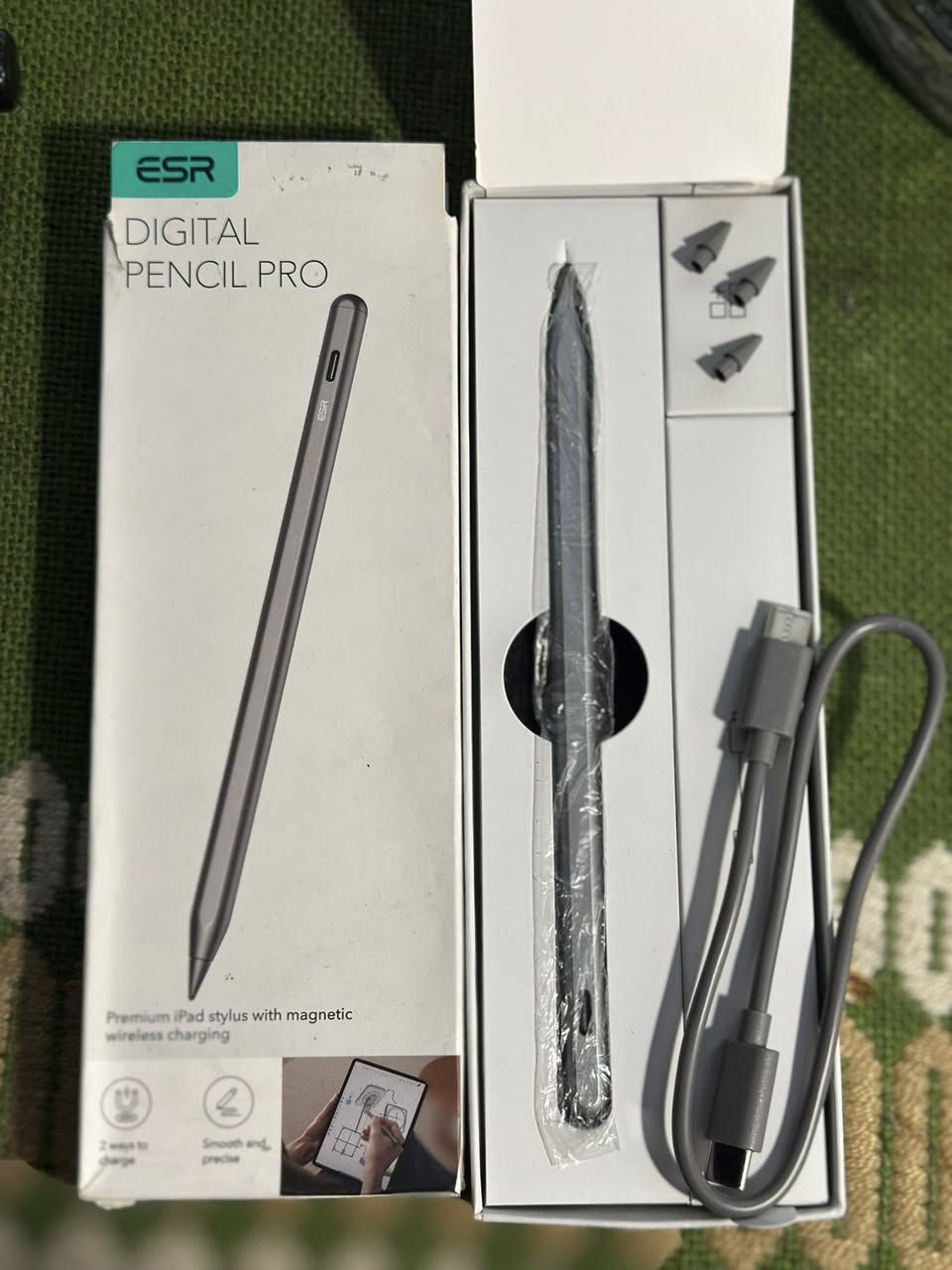 للبيع: قلم ESR Digital Pencil Pro 🖊️
• المواصفات: شحن لاسلكي (مغناطيسي) + شحن سلكي + يدعم الميل وراحة اليد.
• الملحقات: الكرتون كامل + 3 رؤوس إضافية + كيبل الشحن.
• الحالة: (غير مستخدم).
• السعر: (٢٥،٠٠٠ واصل).


**إذا كنت صاحب هذا الإعلان وتريد حذفه لأي سبب، رجاءا أرسل رسالة إلى الدعم الفني**