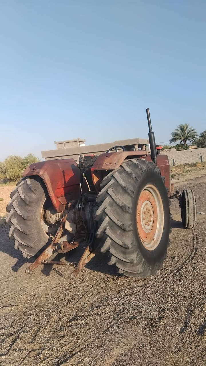 فوركسن ٢٧٥ ام اساعه موديل ١٩٨١ بغداد رقم وسنويه بدون تحويل استيرن باور معى معدات فدان تركي وخرماشه وديجر السعر١٣ مليون عنوان بغداد الرضوانيه رقم تلفون ***********
