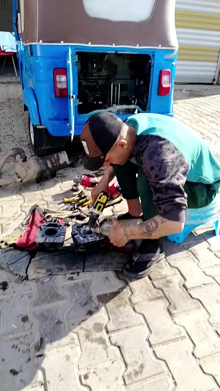 سلام عليكم شباب اخوك احمد الحجام عنوان الحسينيه بمسقط قرب شارع الشركه ***********
