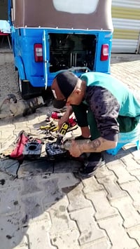 شباب اخوك احمد الحجام عنوان الحسينيه بمسقط قرب شارع الشركه ٠٧٧١٥٠٣٧٦٩٣