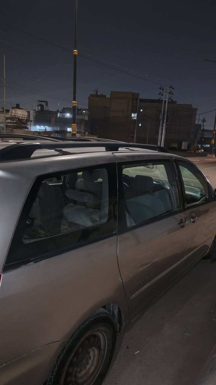 سلام عليكم تيوتا سينا موديل 2007
سيارة كلش حلوة وراقية 
سيارة 7 راكب 
محرك ٦ سلندر 
سنوية لل٢٩
فئة LE 
مثبت سرعة 
تحكم مري
تبريدها وتدفئتها كلش زينات وشغالات 
رقم شمالي بغداد 
سيارة تشتريها ثاني يوم نحول 
كلشي شغال بيها 
بيها جراد شوية وضربات بسيطة وكلهن سهلات انشالله 
السعر ١٠٢ وبيها مجال


**إذا كنت صاحب هذا الإعلان وتريد حذفه لأي سبب، رجاءا أرسل رسالة إلى الدعم الفني**