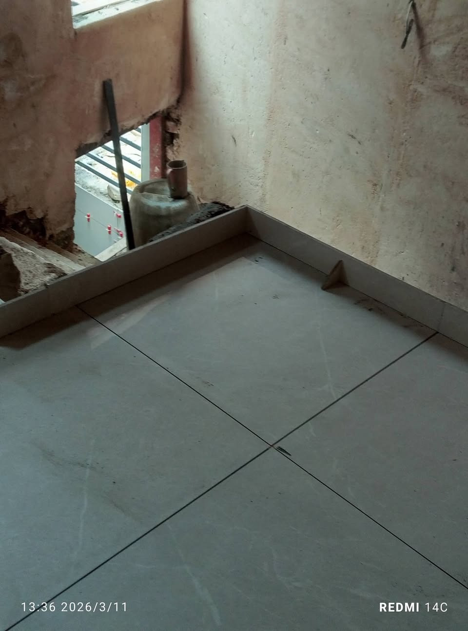 سلام عليكم جزاء من عمالنا بورسلين الواح جدرايه مو ارضيات 80 في 80ودراج مرمر تركيا ونشاء لله بعد تشطيب نزال باقي العمل ***********لاستفسار
