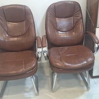 ٥ كراسي مكتبية • ٣ ثابتة نظيفة • ٢ متحركة