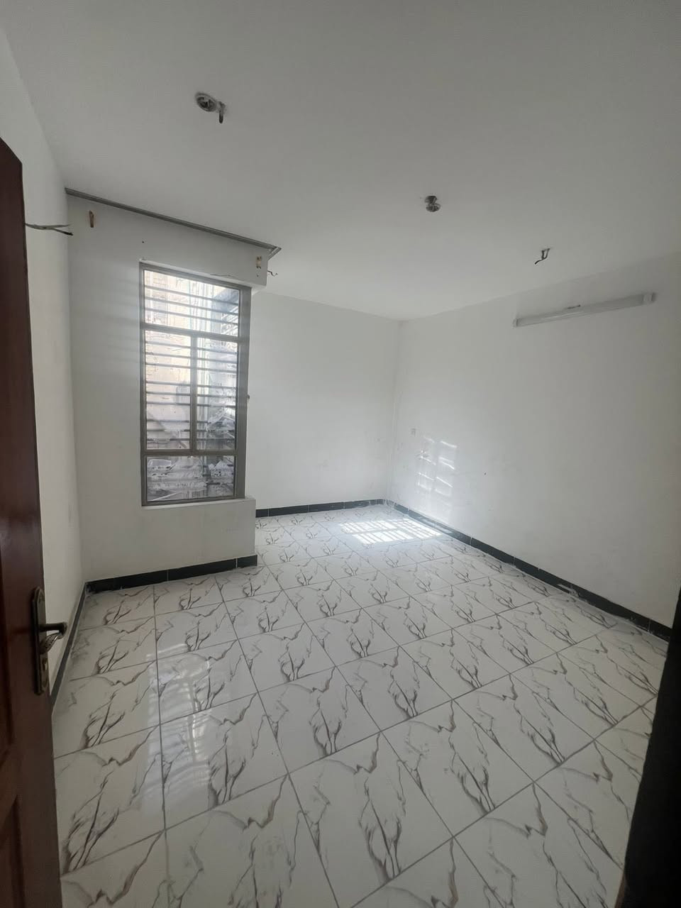 لليجار مشتمل ٥٠ متر السيديه مربع ضباط يحتوي صاله مطبخ خدمات غرفتين نوم بيت نضيف كلش ايجاره ٧٥٠ الف ***********
