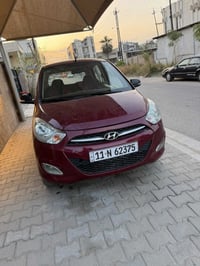 سيارة هونداي i10 موديل ٢٠١٦بيها ٣ قطع صبغ جاملغ وبنيد وباب خلفي البنيد...