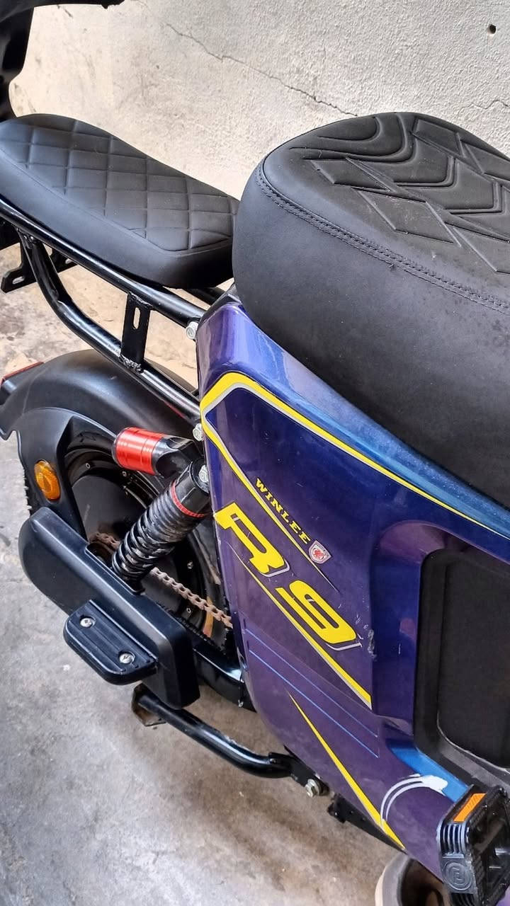 للبيع.....
بايسكل R9-2024 
بطاريات مبدلهن ماصار هواي 
مواصفاتة معروفة 
يمشيك بشحنة وحدة 26 كيلو واكو جوة صورة تثبت👇👇
اربع سرعات 
نظام الـPark 
يرجع ليورة R
اربع اشاير 
خمسة بطاريات 
السعر 430 وبي مجال اذا شراي 
*********** بي واتساب
