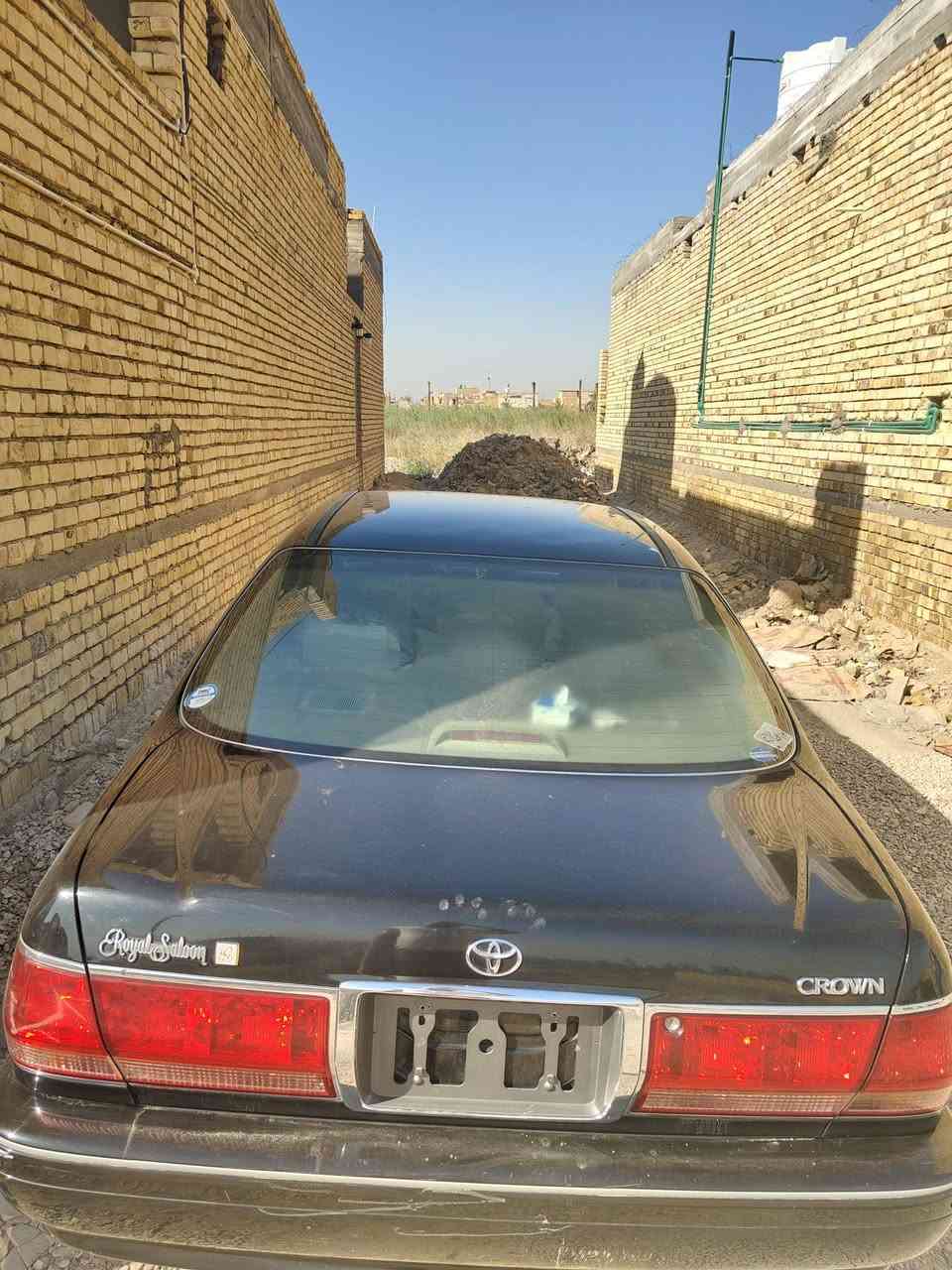 تقرير مفصل للبيع
🚗 تويوتا كراون 2002 – أسود – فول مواصفات – 4 دگم – كفالة
📌 معلومات عامة عن السيارة
الموديل: 2002
النوع: تويوتا كراون (الجيل S170)
اللون: أسود ملكي
الحالة: نظيفة جداً / جاهزة للاستخدام
عدد الركاب: 5 أشخاص
نوع الهيكل: سيدان فاخرة
الدفع: خلفي

⚙️ المواصفات الفنية
المحرك: 6 سلندر خطي (Inline-6)
سعة المحرك: 2.5 لتر أو 3.0 لتر (حسب الفئة) �
トヨタ自動車WEBサイト +١
القوة: تقريباً من 200 إلى 220 حصان �
トヨタ自動車WEBサイト +١
ناقل الحركة: أوتوماتيك
نظام الوقود: بنزين
استهلاك الوقود: اقتصادي نسبياً مقارنة بحجمها
💎 المواصفات (فول)
مقاعد خمل فاخرة
تحكم كهربائي كامل بالمقاعد
نظام تبريد وتدفئة
شاشة / مسجل أصلي
نظام صوتي عالي الجودة
تحكم بالمقود (ستيرن)
مثبت سرعة (بعض الفئات)
زجاج كهرباء + مرايا كهربائية
نظام ABS + وسائد هوائية
🛞 الإضافات
4 دگم (رنجات رياضية) تعطي شكل رياضي وجذاب
لون أسود لامع يدل على الفخامة
ديكور داخلي خشب فاخر
🛡️ الكفالة
السيارة مضمونة (كفالة) من حيث:
المكينة
القير
الشاصي
(حسب اتفاق البائع)
👍 المميزات الرئيسية
راحة عالية جداً في القيادة (مناسبة للسفر)
عزل ممتاز للصوت
ثبات قوي على الطريق
مكينة قوية ومعروفة بالتحمل
⚠️ ملاحظات مهمة
السيارة بأسمي ترقيم جديد قرار 102 

الشراي يتصل على ***********
