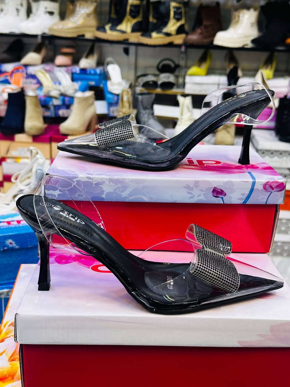 وصلتنا $   ، موديلات جديدة مختلفة 😍
أحدث الموديلات لـ 2026 
 
✅ تميزي بإطلالة جميلة وساحرة مع (#محلات_فاروق_عمر )

#تخفيضات 
يتوفر حذاء نسائي كعب شفاف طبي 
القياسات كامله من 37_41
سعر القطعة ١٣ الف 

🌺 تواصلي عبر الخاص واطلبيه الآن قبل نفاذ الكمية او واتس ***********

العنوان/ الفلوجة  شارع كراج الفورتات خلف الحديقه العامه قرب___ مول الوليد___
تتوفر خدمة التوصيل لكل العراق ب🚕
إلى بغداد خلال 24 ساعة - وإلى المحافظات خلال 48 ساعة
