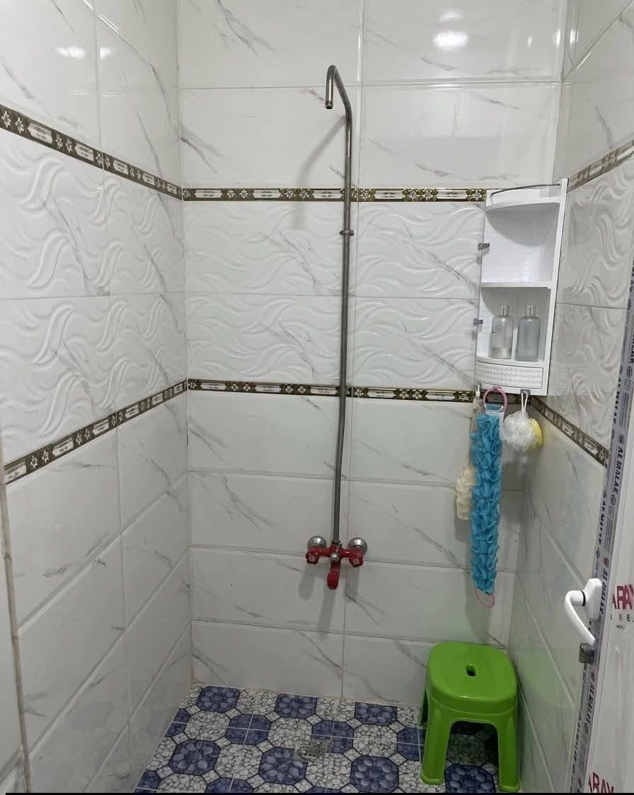 بيت بناء حديث 100 متر طابو زراعي  وكالة من ابو الكاع سطح كونكريت 
الموقع / البهادرية على طريق الفوك 
 غرفتين ومطبخ وصالة وحمام داخلي وتواليت خارجي وديوانية
الكاونتر والگيزر  والماطور كذلك من ضمن البيت كلشي بالبيت جديد
 لمعرفة باقي التفاصيل ***********
السعر 82 وقابل للتفاوض البصرة, العراق
