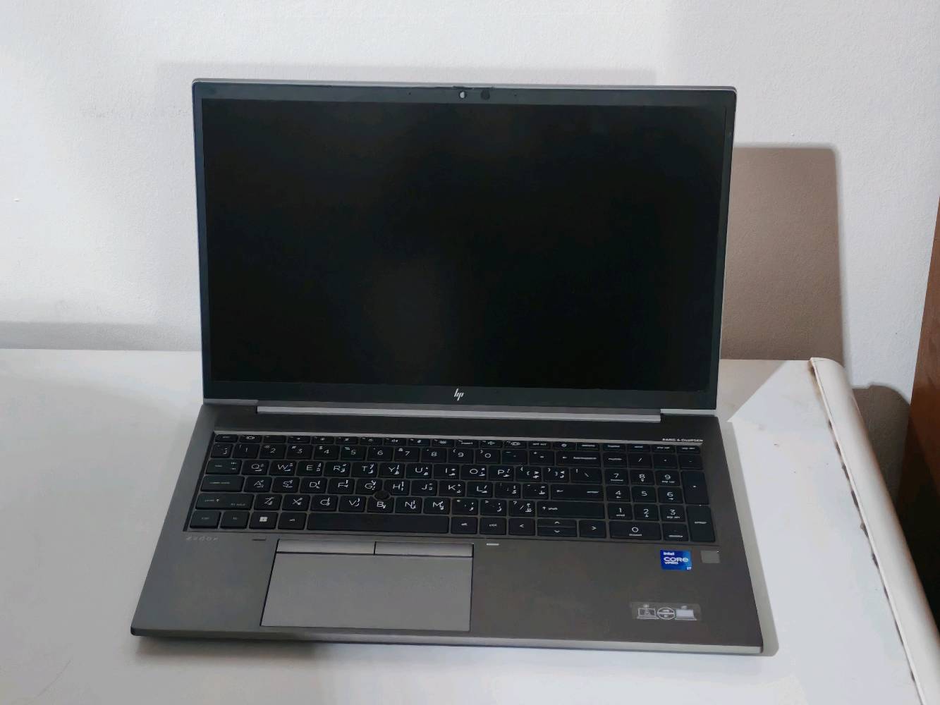 Hp zbook 15 g8 
جهاز نظيف جدا جدا
مستعمل يومين فقط وبعدها تم تخزينه دون اي استعمال
المواصفات :
شاشة 15.6inch FHD
التخزين 512gb ssd سريعة وسلسة
الرام 16gb تكفي لجميع المهام
المعالج core i7 الجيل 11🔥 معالج حديث للاستعمال العالي
كرت الشاشة 
1: كرت خارجي من نفيديا 4gb vram
2: كرت داخلي من أنتل inter iris x مع 8gb vram
دقة الشاشة عالية والوان واضحه جدا
البطارية ممتازة وبحالة سليمة
الجهاز نظيف ونظافته 99% 

الهدايا🎁 (الملحقات) : شاحن اللابتوب، ماوس كيبلي ممتاز، سماعة بلوتوث عالية الدقة، حقيبة كبيرة تحوي جميع الملحقات 

سبب البيع : احتياج للمال 

والسعر بيه مجال كبير للشراي 

المكان كركوك 

الرقم / ***********