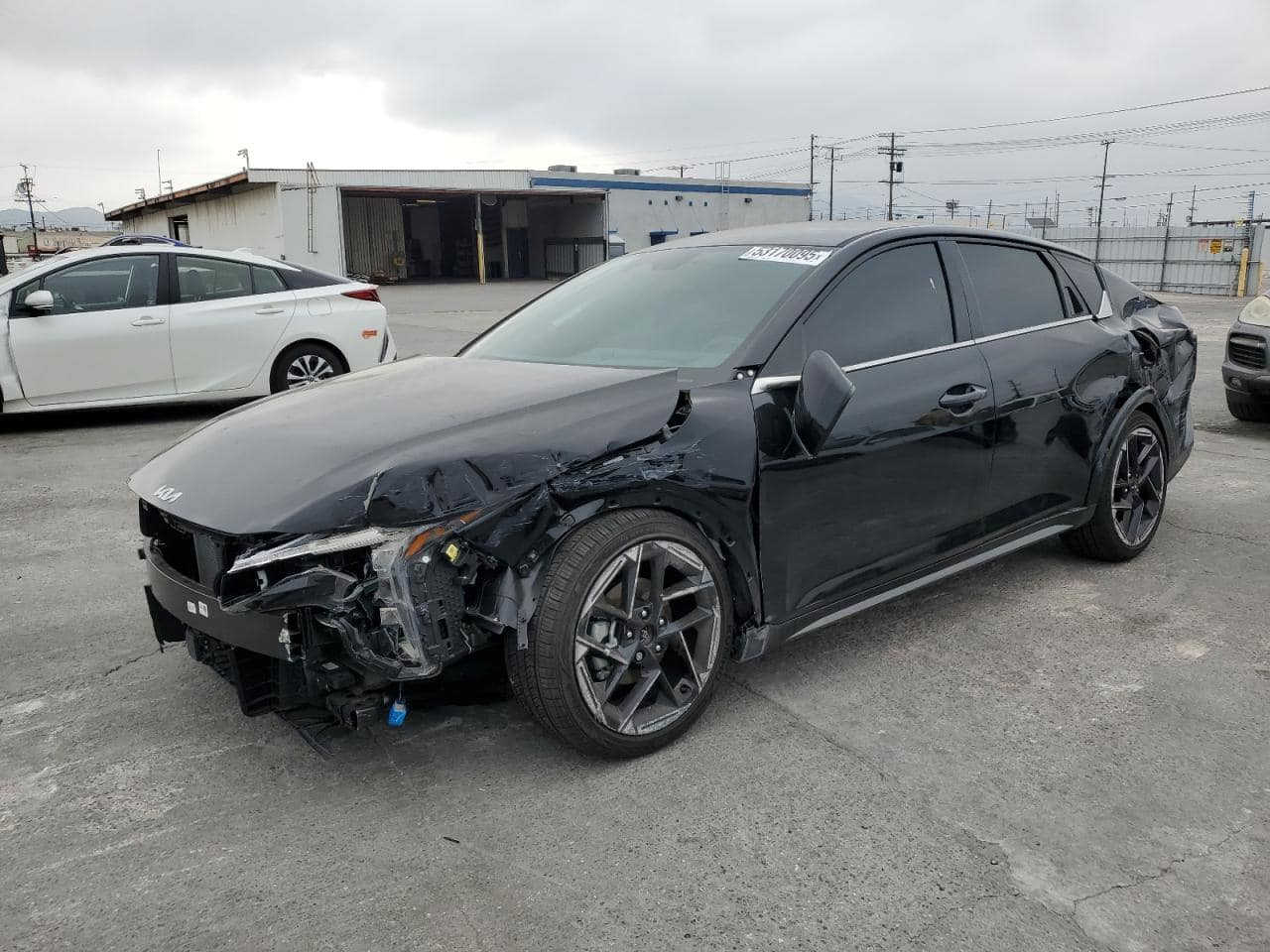 ‏سلام عليكم للبيع كي4 موديل 25 سيارة جي لاين من عدى الفتحة حاليا بالإمارات للب البصرة سعر135 كامل تستلم***********
