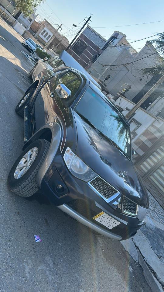 السلام عليكم
بيكم مسيو بوش 2015
محرك6سلندر كير اوتماتيك فورويل بانزين 
ماشية 165 
بيه جراد قليل وصبغ بلذيل السعر 155
للستفسار *********** عنوانه بغداد
