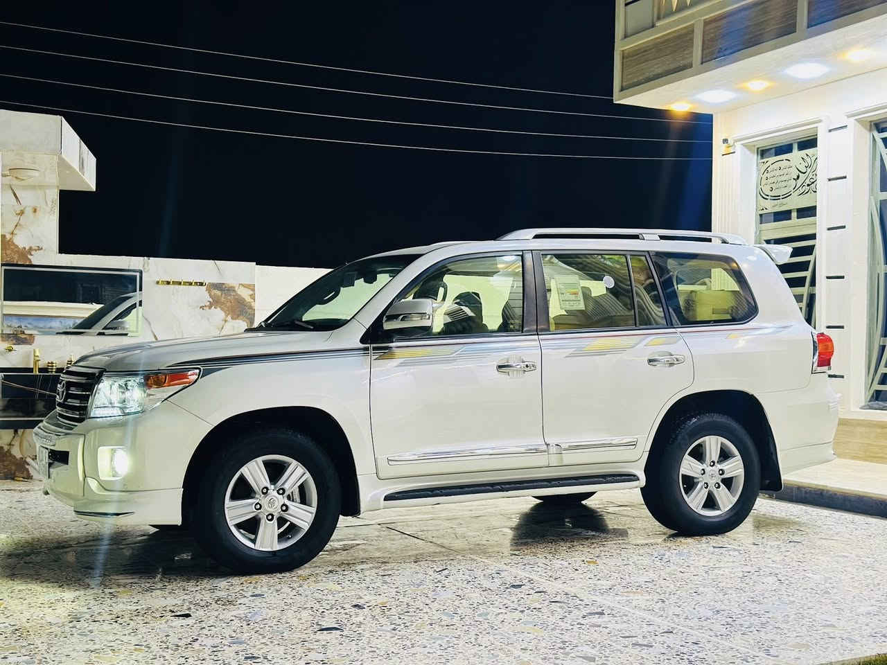 يالله السلام عليكم لاندكروز 2014 بريم اصل باب اول فول 1/1   V6 رقم بغداد الجديد باسمي هزه وفحص وسنويه كله جديد كير ومحرك ومكينه كله مكفول ممفتوحات تخم تاير جديد بيه بارد بلجاملق المامي على كد شبر  
الموصفات 
فتحه سقف 
محرك V6
1-كامره 
2-شاشه
3-طفايه 
4-اضويه زرق 
5- حساس دمعة  
6 -اضويه بلدوس 
7-كشنات جلد +كهرباء + ثلاث حركات 
8-ماشيه 138 الف حقيقي 
9-لايت زينون 
10-تحكمات ستيرن 
11-مري كهرباء+ شفط +قلاب عند الرجوع +اشاير بل مري 
12-حساسات امامي خلفي 
13- يدات نيكل وباغة 
14-زراك لايت 
معروفه موصفات البريم سياره احلى من صور بعده كله عل بلاد عل شركة لامحدث بيه شي ولاملعوب بيه مكان بغداد السعر(368)وبيه مجال الاستفسار(***********)
