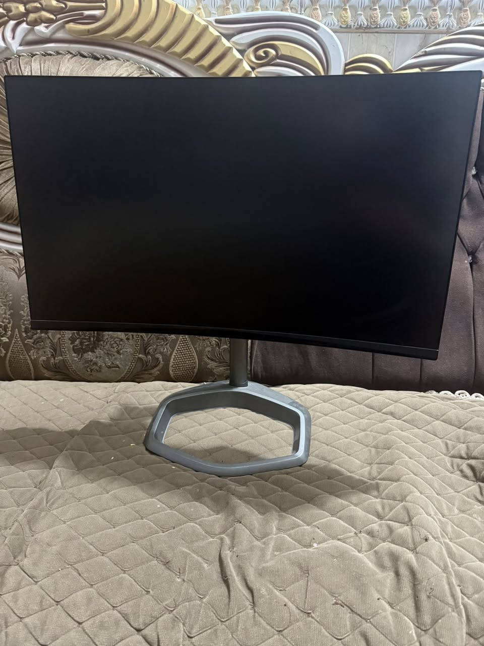 شاشة 240 فريم فول HD حجم 27 ‏. كارتونه موجودة للبيع السعر 225 ‏وبيها مجال للشراي للاستفسار رقم الهاتف *********** متواجد WhatsApp
