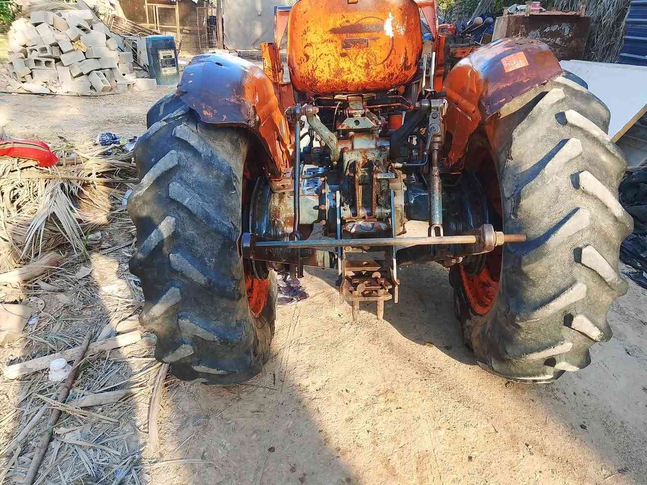 سلام عليكم مكينه كوبوتا موديل 85 معدات عربانه ورفاسه وكيله العنوان بغداد المدائن سلمان باك وهاذ رقمي ***********
