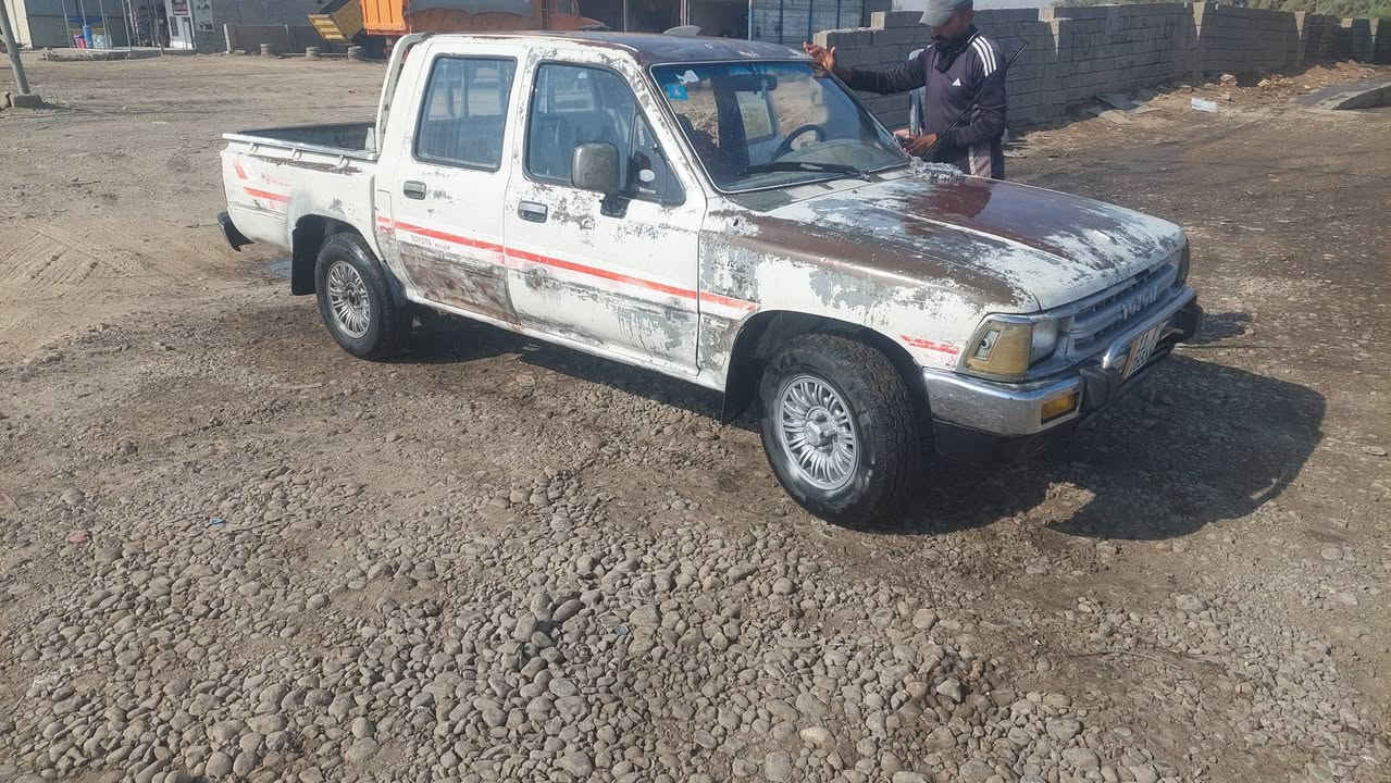 السلام عليكم للبيع تيوتا موديل 89 باسمي رقم انكليزي السعر 49 وبيها مجال رجاءا المو شراي لا ينتصل ***********
