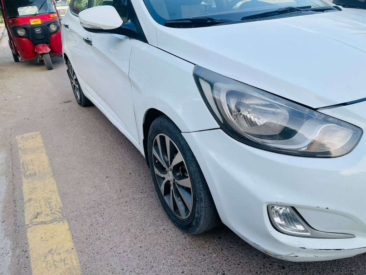 اكسنت 2014 خليجي جدا نضيفة استخدام منزلي مكفولة من الصبغ والتبديل السيارة بلادي على وضع الشركة بيهه شخوط بسيطة بالدعاميات محرك 1600 دوش كير AT ماشية 125000 كيلو مكانها بغداد السلاميات سعرها 105 وبيها مجال قليل 
*********** بغداد, العراق
