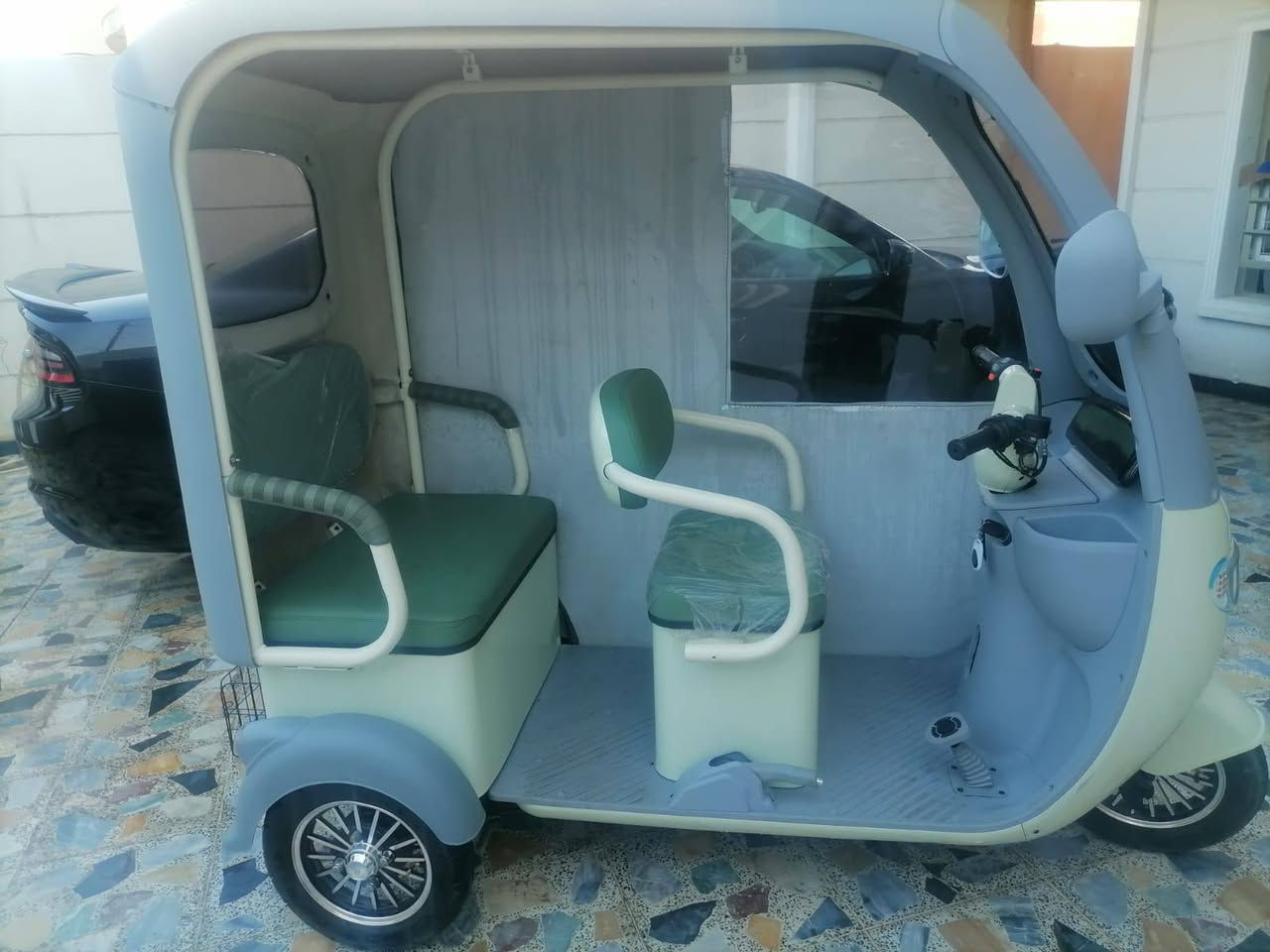 السلام عليكم تكتك شحن للبيع 6بطاريات انتاج شهر 12بعدها جديد سعرها مليون و750وبيه مجال لاستفسار ***********
