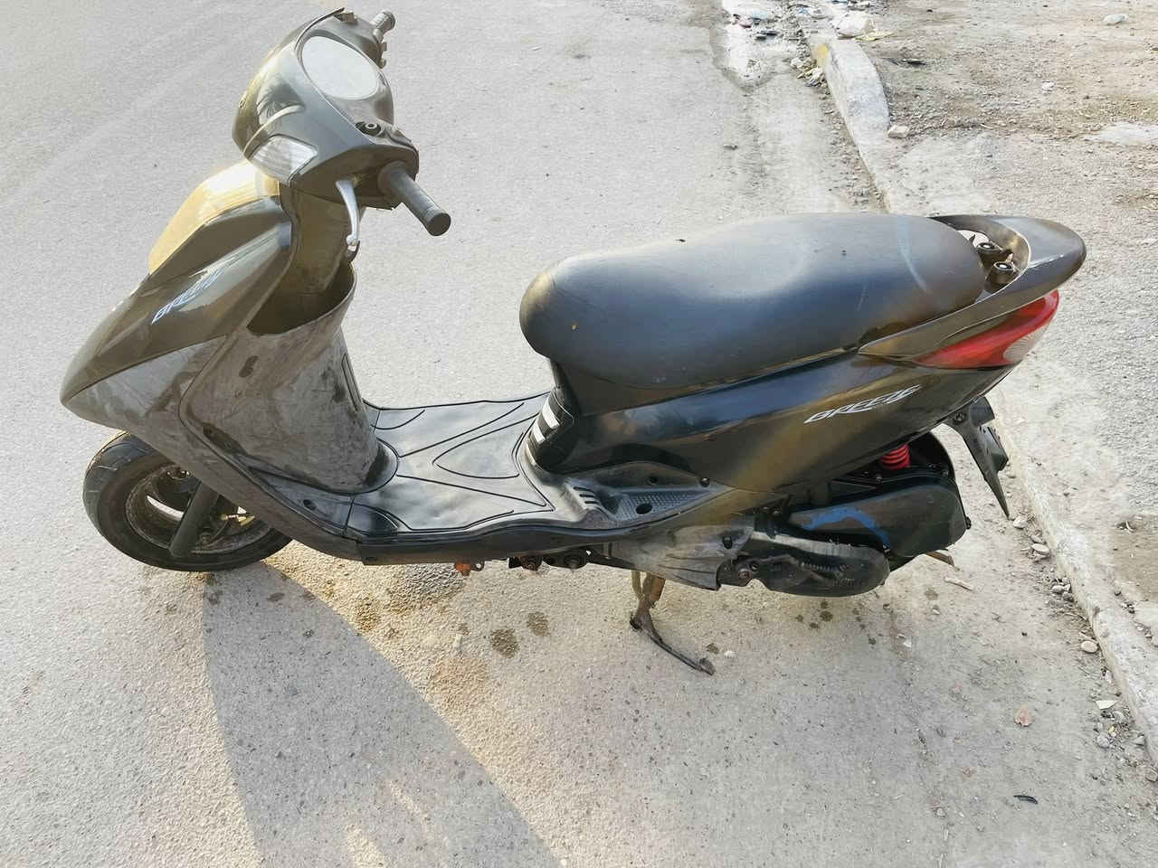 سلام عليكم 
دراجه بريز 
اي نقص ما بيه فقط ستان صفح 
كفاله عامه 
مكينه كفاله عامه شلعه معدل شرط
عنوان حي اور 
سعر 800 ✅وبيه مجال بسيط 
صار شهر ونص نازله من رمبه ❌✅
***********
