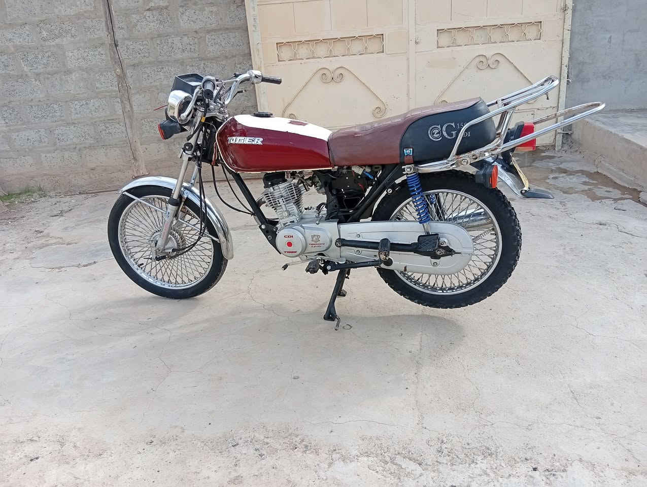 تايكر موديل 19 ناقصه بس باتري او صفاحيات بس مكينه نضيفه سعر 425بيها مجال ***********
