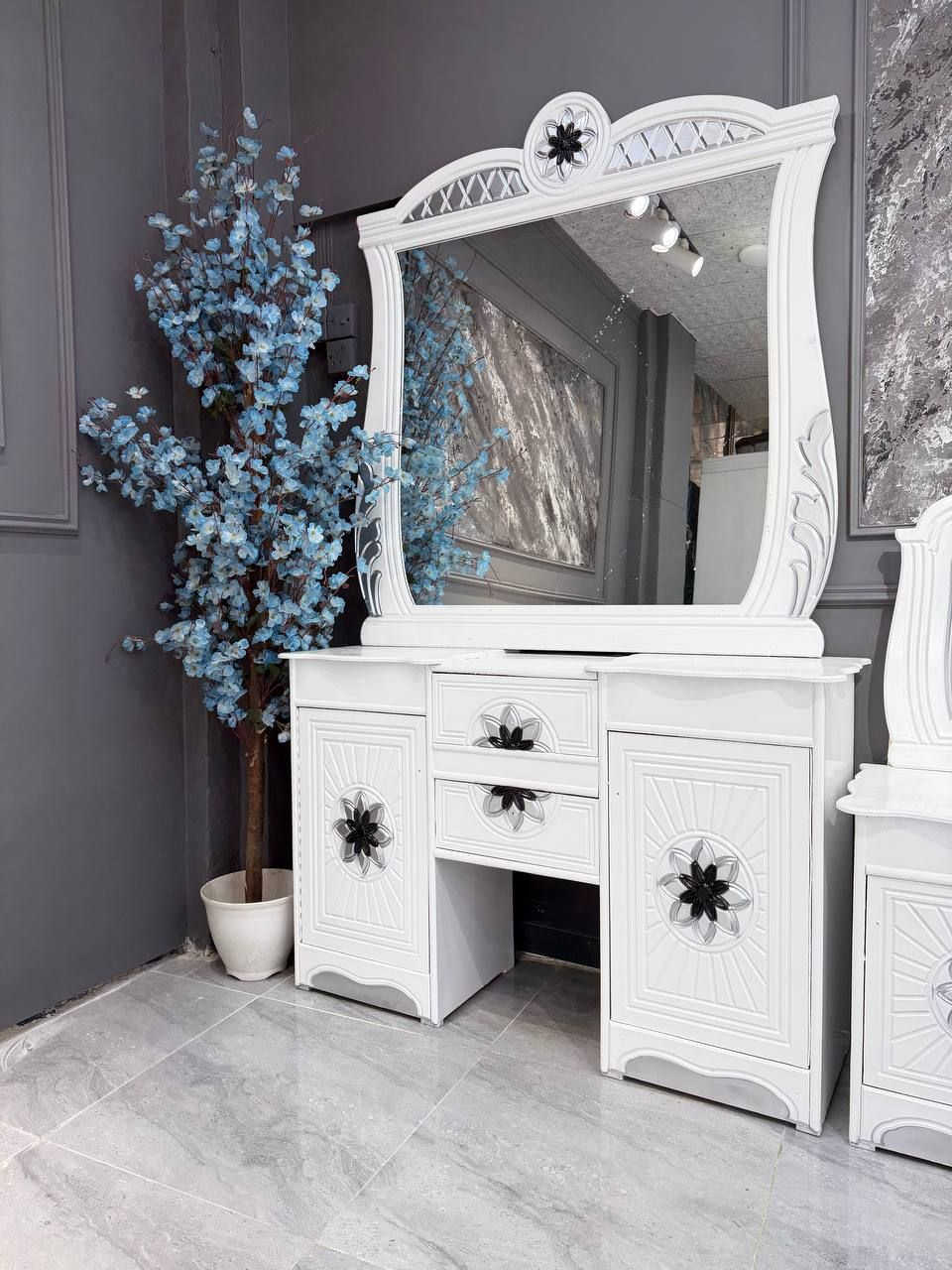 غرفه نوم صاج عراقي
عدد القطع ٧
السعر مليون
متوفر خدمه توصيل بس
*********** الاستفسار واتساب تلكرام
