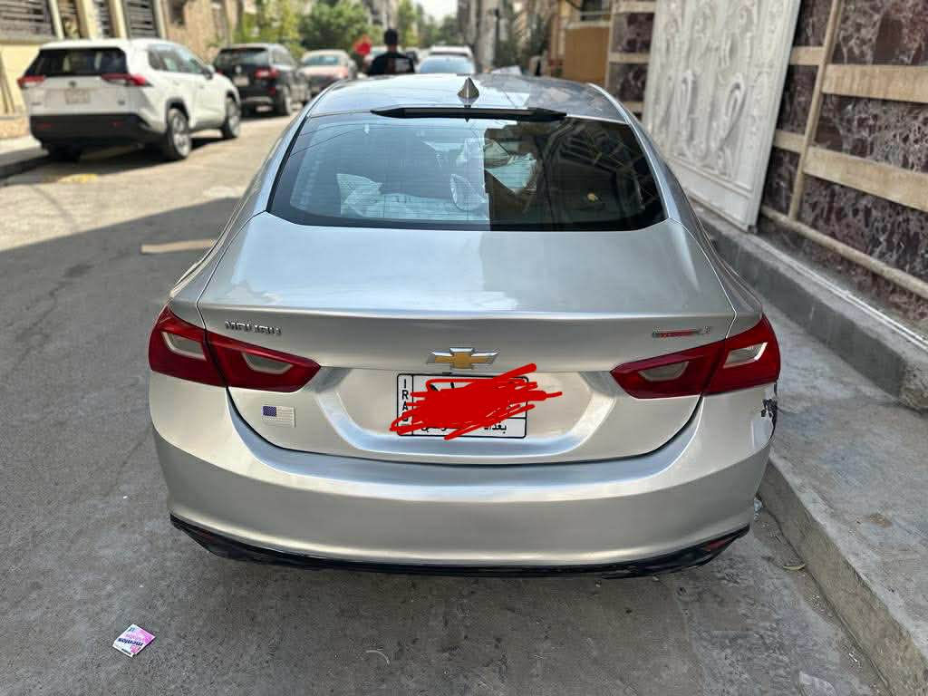 ماليبو ١٨ lt  
حادث طفيف موضح بالصور 
بيها طخات بسيطة بالبدي وشخوط ورصعات
ابيع حزام 
مكاني الكاظمية غير متواجد فيس
***********
سعر / ١١٠ وبيها مجال لشراي بغداد, العراق
