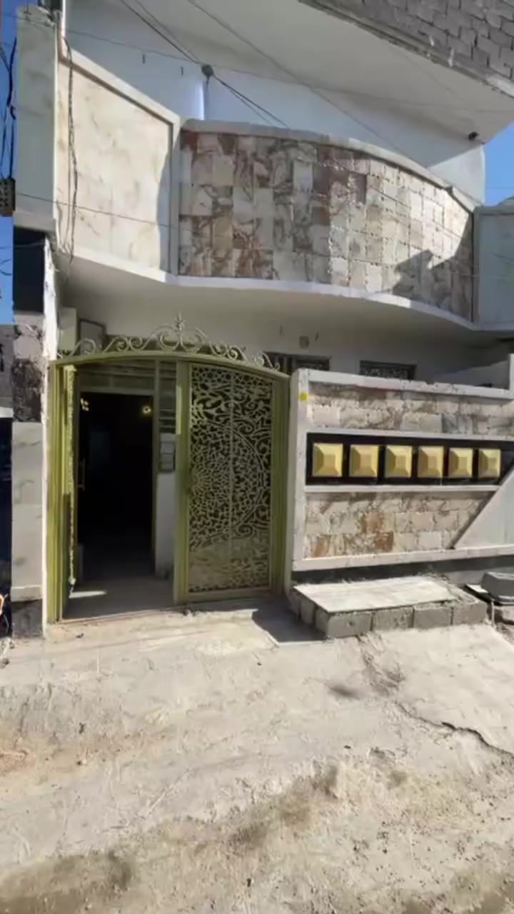 اللهم صلي على محمد وآل محمد 
بيت للبيع مساحه 120 متر وجه 7 
نزال 17 طابقين 3 غرف نوم 
بيت جديد نعمه من الله 
سعر مناسب فقط 62 مليون
العنوان مدينة الصدر منطقه الدسيم مقابل قطاع 39
للاتصال 
***********
