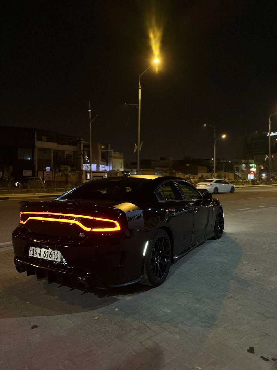 سعر : 220 ورقه بيها شويه مجال ✅
مكان : بصره 📍

الوحش للبيع  ♥️

دوج جارجر دايتونا .

الموديل : 2018 

المحرك : HIME. V8 . 5.7L .

حادثه بسيط جدا جدا بشرط 

  

المواصفات :                                  

* رادار امامي مع مانع تصادم . 

* تحذير الخروج عن المسار . 

*  نقطة عمياء . 

* مكابح رياضية (برمبو) . 

* لايت LED . 

* كاميرا خلفية . 

* امكانية التحكم بوضعيات المقود كهربائيا . 

* حساسات خلفية . 

* ويل قياس 20 أنج 

* سستم صوتHARMAN KARDON . 

* تشغيل عن بعد . 

* مقاعد رياضية من الجلد الفاخر . 

* ذاكرة لحفظ وضعيات الجلوس (ميموري) . 

* المقاعد الأمامية تبريد وتدفئة . 

* المقاعد الخلفية تدفئة . 

* نظام خرائط GPS . 

* شاشة كبيرة قياس 8.4 أنج اوپشنات SRT 

* تدفئة ستيرن . 

* كير شفتر بالستيرن . 

* جناح خلفي . 

* بلوتوث تلفون . 

* محدد سرعة . 

رقم :  ***********☎️ 

سياره مرقم جاهز كلها بشرط رقم و سنويه جديد
