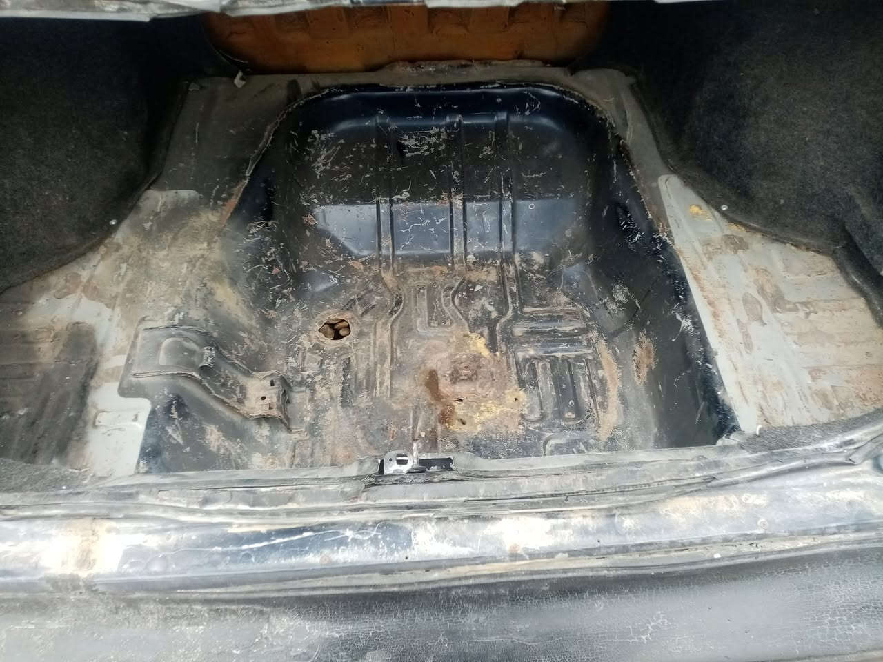 السلام عليكم سيارة النترا دمعة موديل ٩٣ رقم ديالئ انكليزي مكينه كير عادي   مكفولات تخم تاير جديد  مكفوله بدون ضربه فر ممات وحده ملحومه  المكان ديالئ كنعان السعر الشراي يخابر وبيه خير ويدللً الرقم ***********
