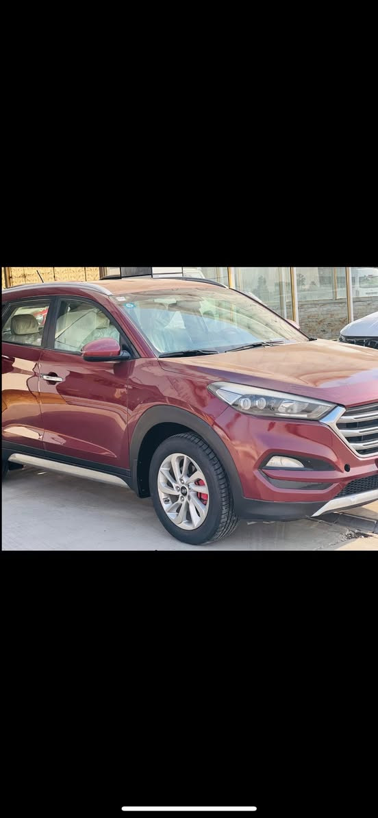 سلام عليكم للبيع توسان 2017 
وارد أمريكي جاملق و بنيد بدون دواخل 
محرك و كير جدد 
سياره خير من الله رقم بغداد جديد 
تحكم ستيرن وكشن كهرباء شاشه كبيره 
العنوان بغداد جسر ديالى تقاطع نهروان 
للاستفسار.  ‭0785 205 8090‬
