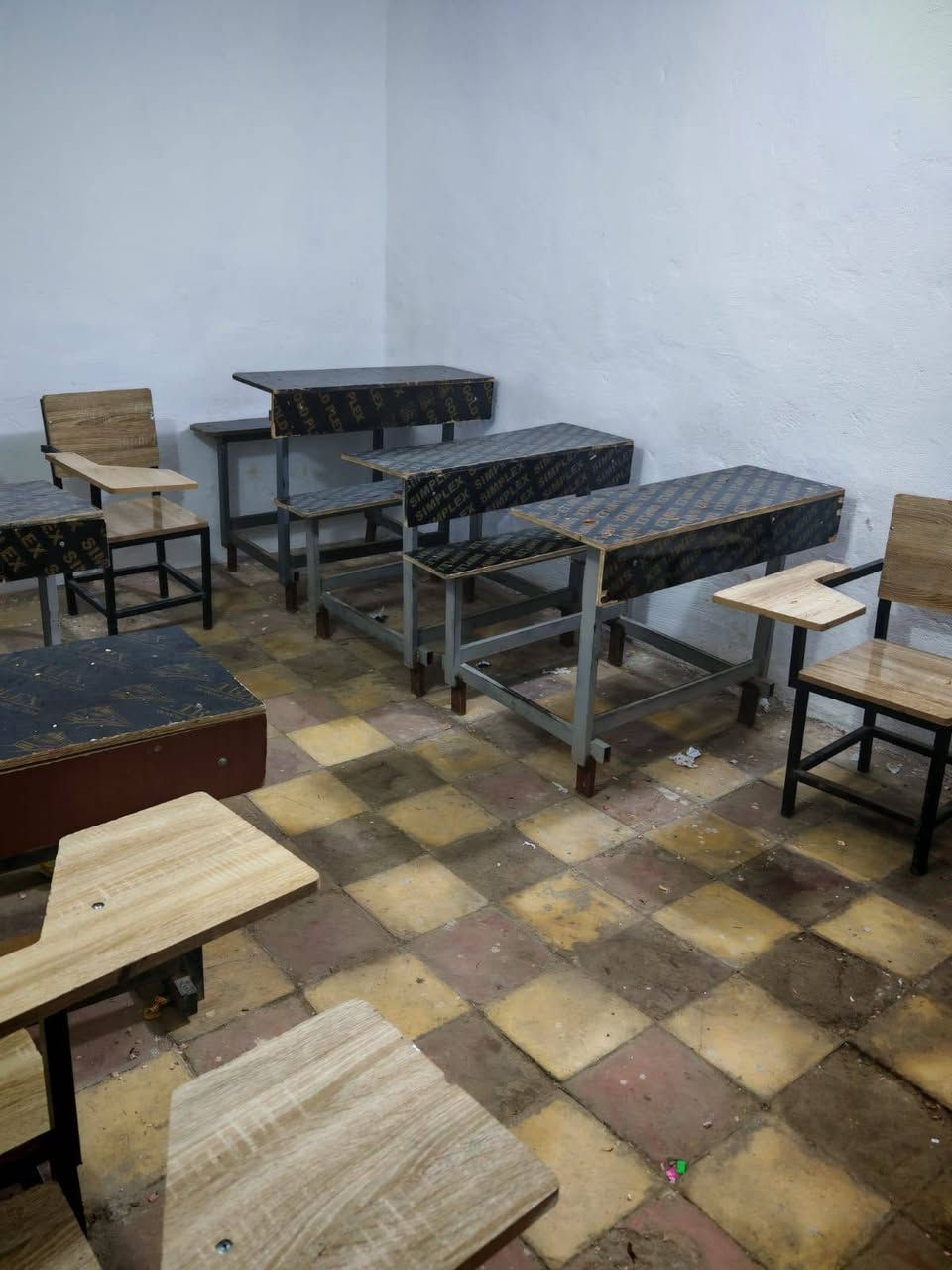 غراض معهد للبيع
***********
