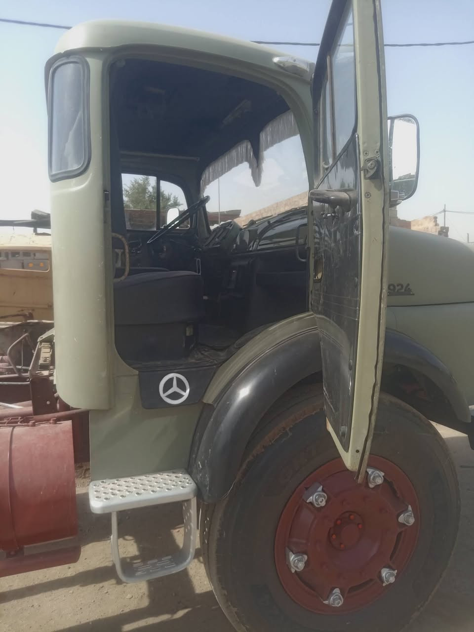 للبيع اقجم مكفوله كفاله عامه علا وضع الشركه  رقم نينوى جديد موديل ٨٠ مكان الفلوجة ***********
