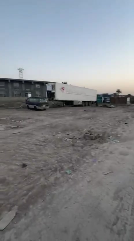 سلام عليكم دارللبيع منطق رضوان مساحه ١٥٠على شارع ٣٠ مقابيله محرم***********
