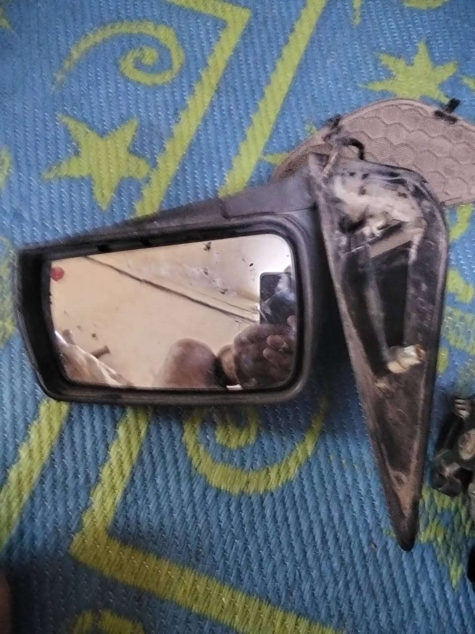 السلام عليكم 
غراض تفصيخ 
يدات داخلية مال باب سيارة كولف 
جامة جانبية جهة الراكب مال صدر و شبجة سماعة 
جويتر سيارة بيكاجو 1600 
السعر/قيم واخذ 
***********
