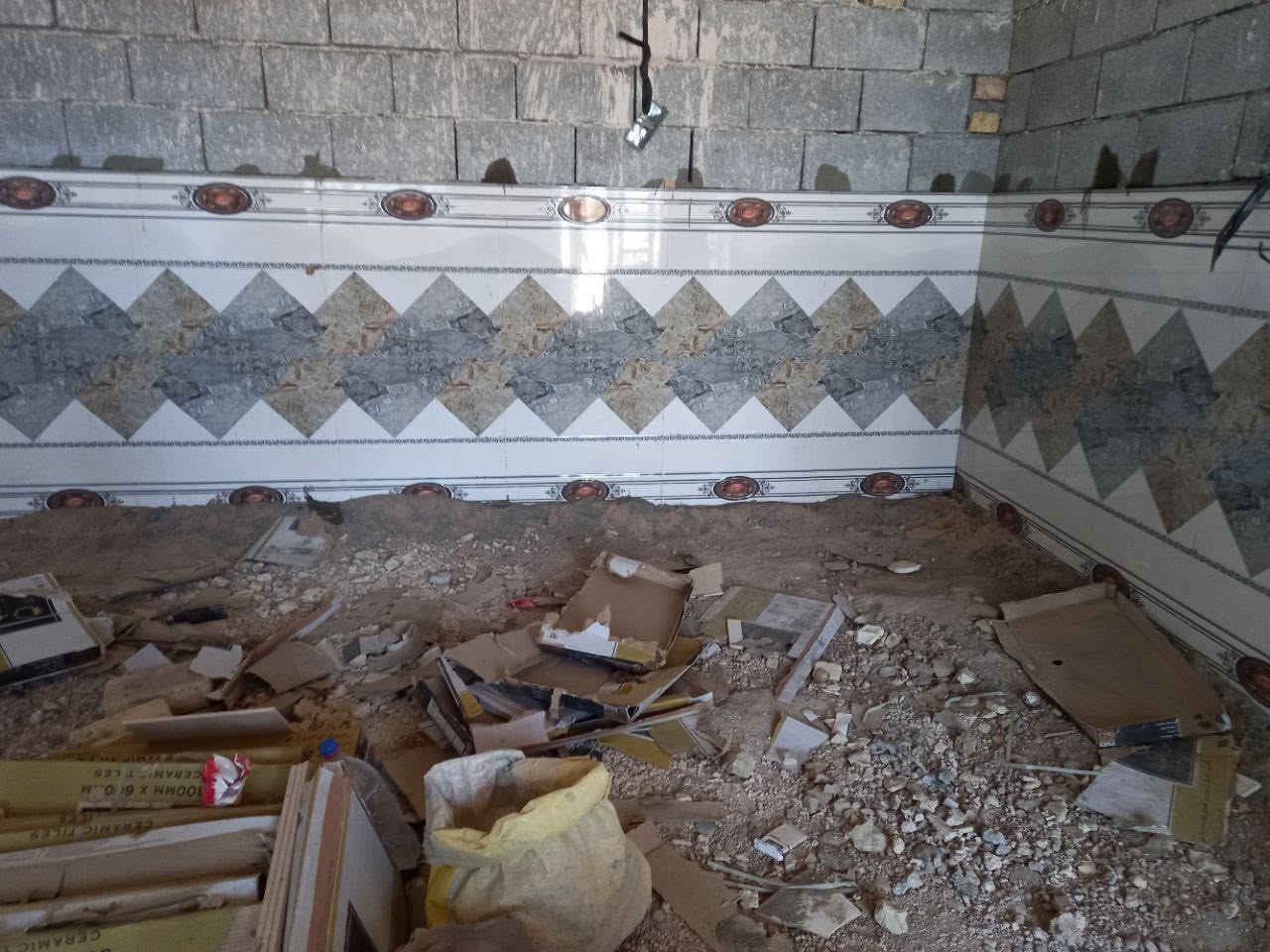 خلفة سيراميك (لوح ارضي جداري بورسلين) متفرغ حاليا ***********
