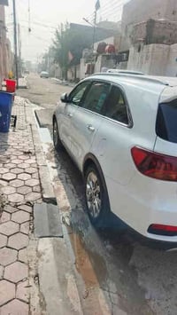 سورنتو 18 شكل ال20 سعرها 250 بيها مجال قليل كفاله  محرك سته سلندر سيار...