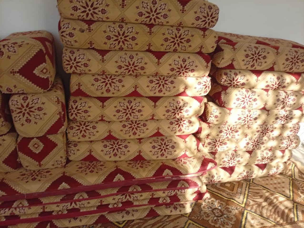 ديوان مستخدم للبيع نظافته ٧٠%100 7دواشك 9تكيات 14مساند ظهر 2زاويا بسعر مناسب مكاني
***********
