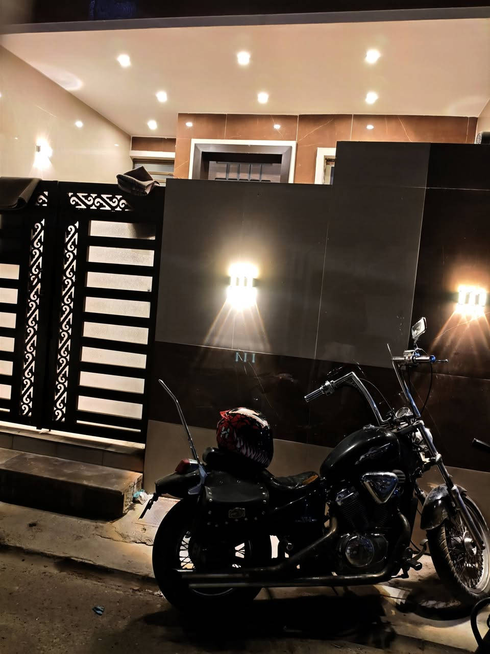 هوندا ستد 400 بدون رقم
مابيها اي نقوصات كهربائيات كامله بس تبديل اشاير 
السعر 1600 وبيها مجال بسيط 
***********
بي واتساب
