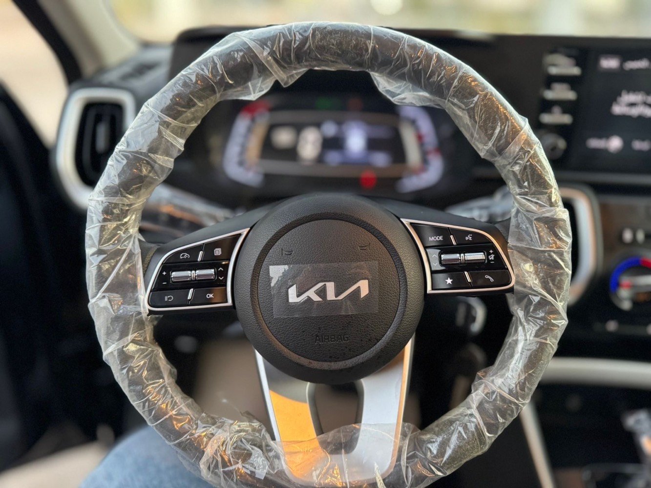 السلام عليكم 

للبيع كيا سونيت موديل 2024 شكل الجديد

🖤🖤🖤🖤لون اسود 🖤🖤🖤🖤
زيرو ماشيه ٤٠٠  كم فقط 
زيرو 
رقم اربيل الجديد باسمي السنويه
لون ابيض صدفي
مواصفات
شاشه كبيره نفكيشن مع كامره
المري ترحيبيه شفط
ويل كب كروم
حساسات خلفيه
تحكم مقود
لايتات هايلوجين مع كشافات
امامي
كشاف ضبابي خلفي
كيجات الكتروني
لايت اوتو كهربه يصعد و ينزل تبريد قطعتين خلفي و امامي
كير اوتو 8 نمر
محرك cc 1600 دبل نوزل
اقتصادي جدا
دبل ايرباك
حساس ضغط الاطارات
شباك بيانو بلاك

💵💸💵💸💰💰السعر 15500 $$

الاتصال ***********

***********