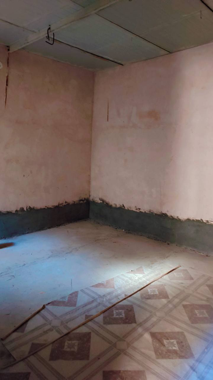 بيت  مع محل الى ايجار في حي ميسان ٩٠ متر ايجارة الشهر ١٠٠ الف خلف سكلة الكرعاوي في ش  رع الزوار ***********
