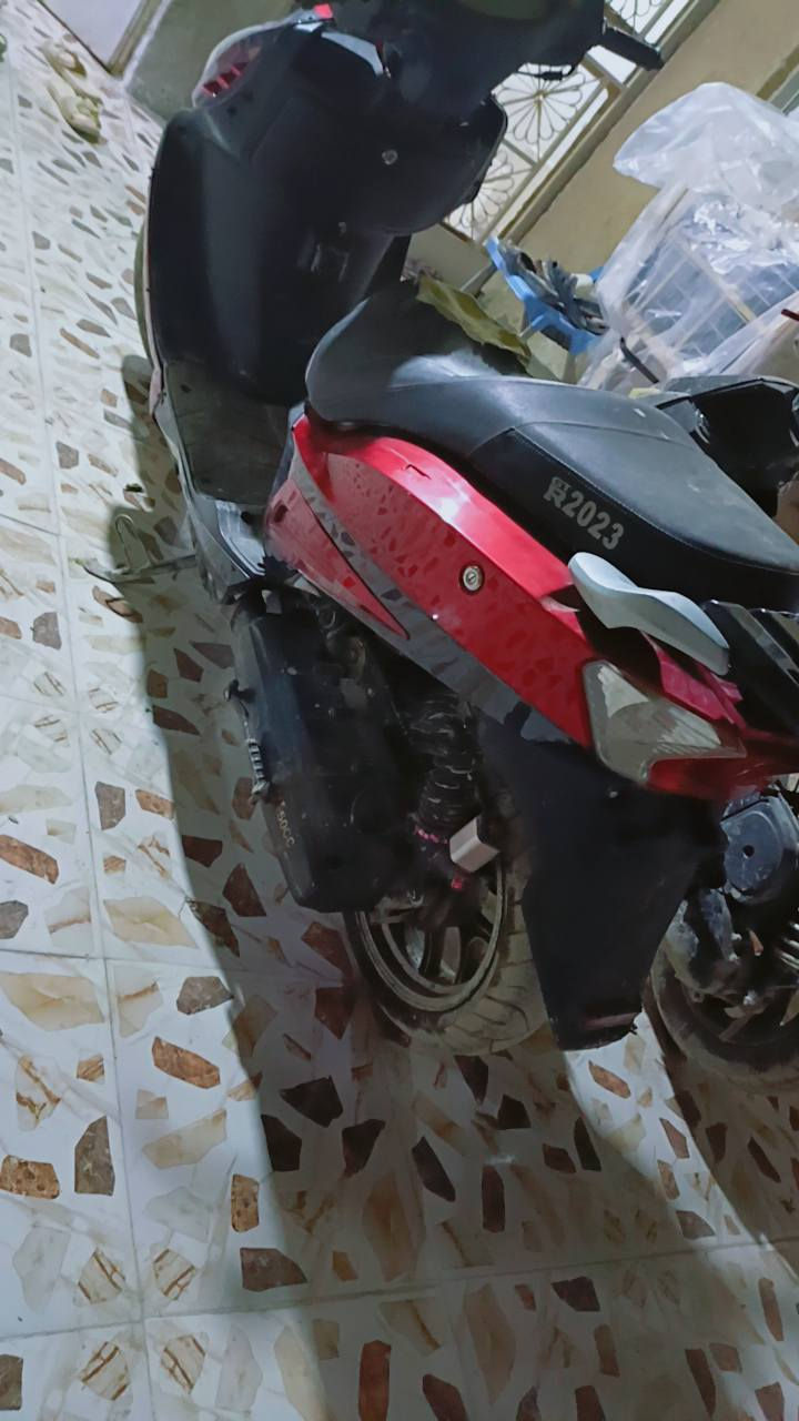 للبيع دراجه سكنس دراجه جديده شغاله ماناقصه برغي استخدام قليل مكان حله ابو خستاوي سعره 300شراي تصل***********
