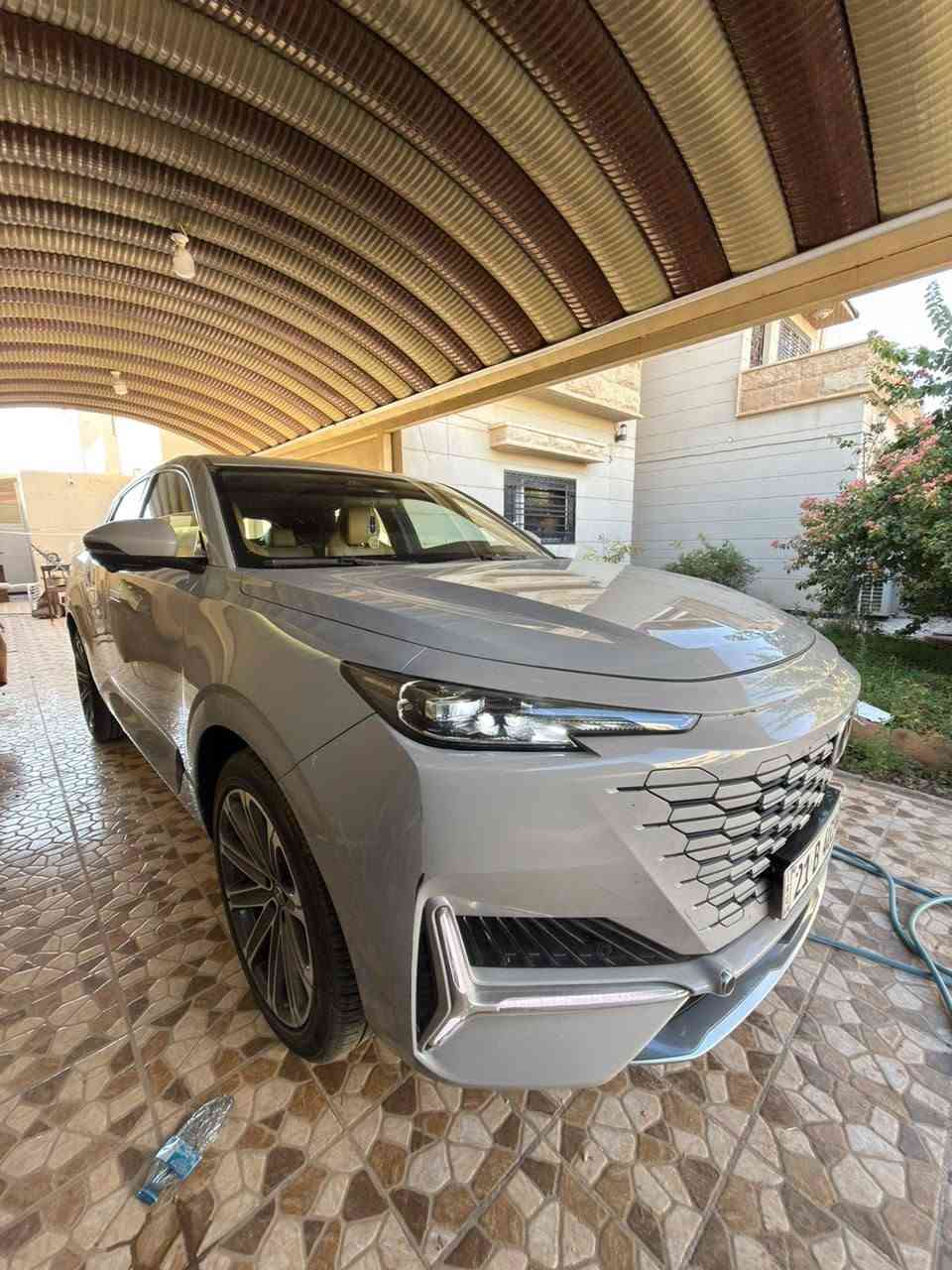 شانجان UNI-K موديل 2024

* موديل 2024
* خليجي
* ماشية 70 ألف كم فقط
* محرك 2.0 لتر تيربو (2.0L Turbo)
* ناقل حركة أوتوماتيك 8 سرعات
* عزم دوران 390 نيوتن/متر
* قوة 233 حصان
* تشغيل بصمة
* تشغيل عن بُعد
* فتحة سقف بانوراما
* فتح الصندوق الكهربائي
* دفع رباعي AWD
* ريلات سقف
* حساسات أمامية
* حساسات خلفية
* مصابيح LED
* مصابيح ضباب LED
* مقابض أبواب شفط
* دخول ذكي بالبصمة
* جنوط قياس 21 إنش
* إطارات 265/45 R21
* نظام فرامل 4 دسك
* حساسات ضغط الإطارات (TPMS)
* إشارات بالمرايا الجانبية
* مرايا جانبية قابلة للطي كهربائياً
* ماسحة خلفية
* 6 وسائد هوائية (Airbags)
* هند بريك كهربائي
* نظام ABS
* شاشة عدادات رقمية
* شاشة Apple CarPlay
* كاميرا محيطية 360°
* إضاءة داخلية LED
* مقاعد جلد
* مثبت سرعة (Cruise Control)
* تحكم بالمودات والأوامر الصوتية
* Bluetooth
* منفذ Type-C
* شاحن هاتف لاسلكي
* مخرج كهرباء (منفذ طاقة)
* فحص نظام السيارة
* إضاءة داخلية محيطية LED
* تتسع لـ 5 ركاب
* المقاعد جلد
* المقاعد الأمامية كهربائية
* تدفئة وتبريد المقاعد الأمامية
* ذاكرة لمقعد السائق
* المقاعد الخلفية قابلة للحركة
* مثبت مقعد أطفال ISOFIX
* تبريد الشاشة
* تبريد قطعتين (Dual Zone)
* أوضاع قيادة (Drive Mode)
* رادار
* نظام مانع الانزلاق
* نظام نزول المنحدرات
* نظام صوتي SONY
* دبل إكزوز
* تطعيمات داخلية ألمني
* دبل اكزوس
*********** تفاصيل أكثر
