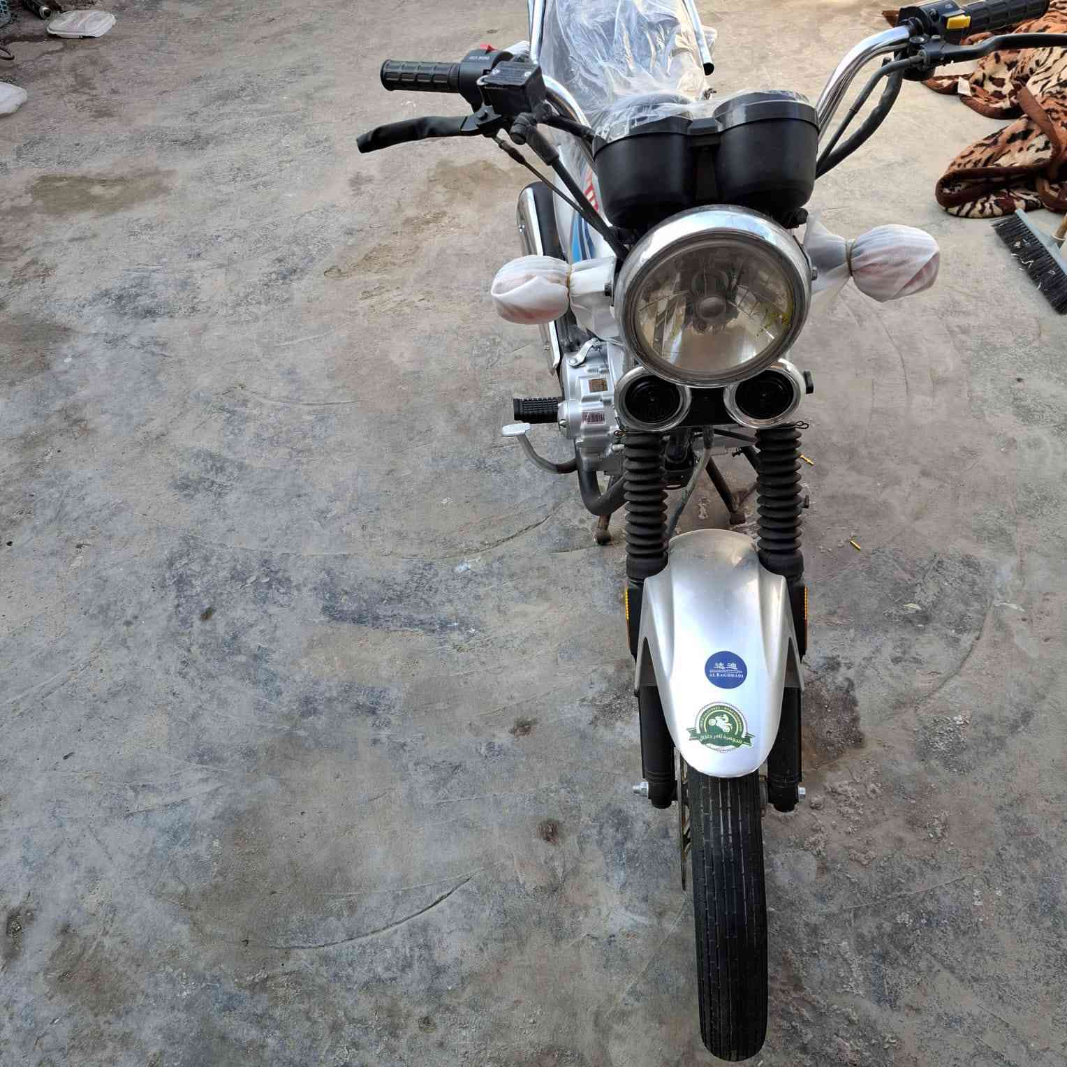 دراجة دايون أوراق سكنر استنساخ موديل 23 مكفولة من كلشي دراجة جانت متروكه يعني بعدها جديدة حيل سعرها (650) وبيه مجال بسيط مكاني كربلاء شراي اتصل خاص ما اجاوب ***********
