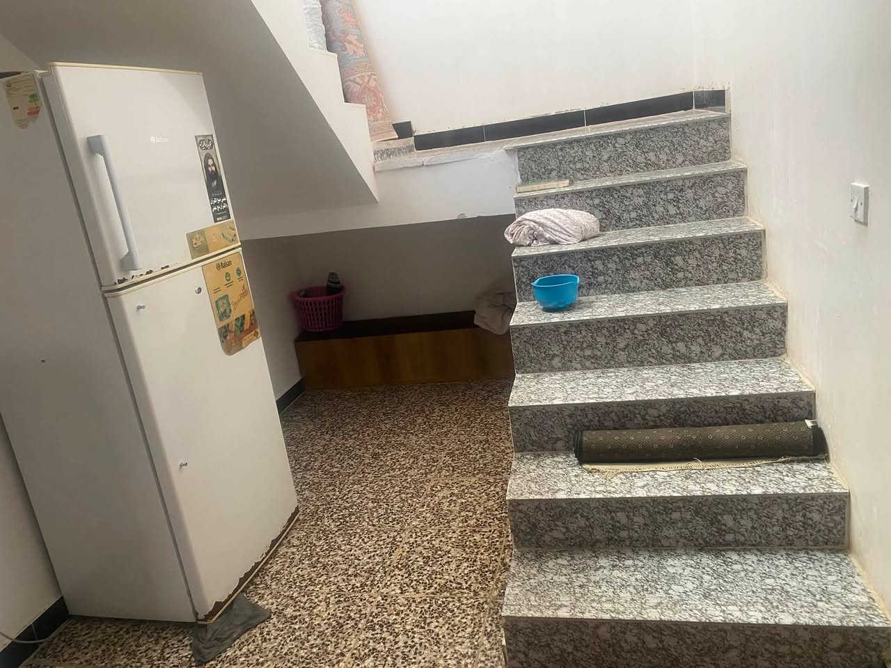 للبيع فقط  125 متر مربعه طابو  واجهه 10 متر و نزال 12,5 رقم القطعه 12339 الضباط طابق واحد كامل يحتوي على غرفتين نوم و مطبخ و استقبال و صاله و صحيات 2 للاستفسار ***********
