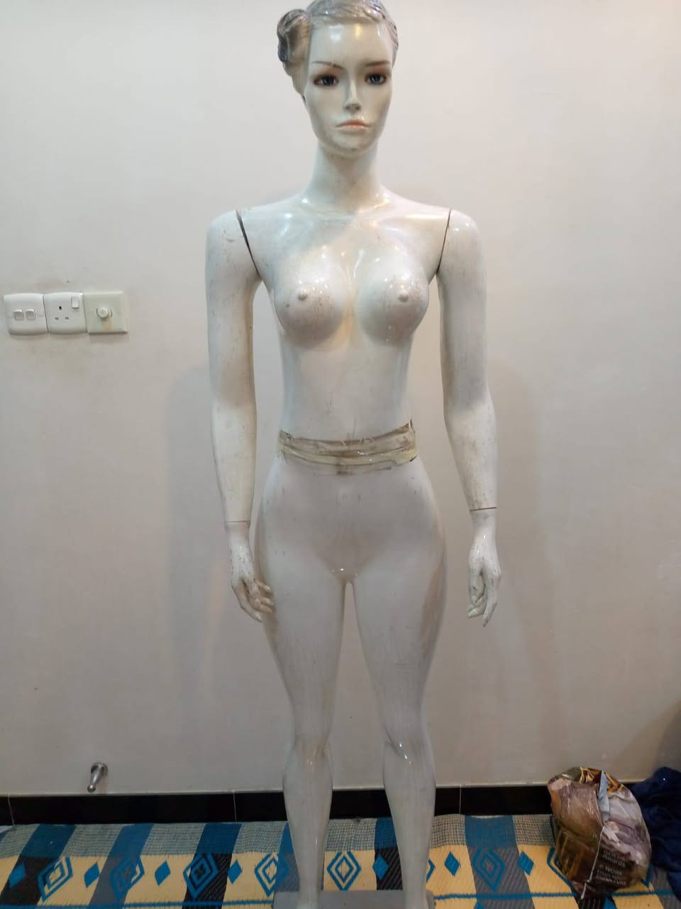 ملكانة وحده 
سعر 65 
مكان حي كوفة مقابل ام كبر وغزلان بغداد


**إذا كنت صاحب هذا الإعلان وتريد حذفه لأي سبب، رجاءا أرسل رسالة إلى الدعم الفني**