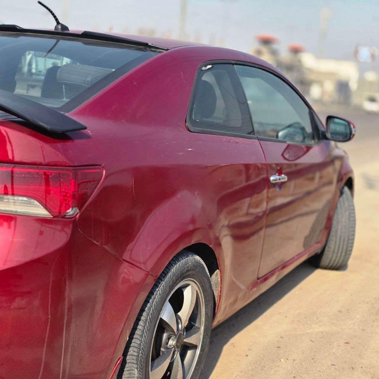 سيراتو مديل ٢٠١٠  تك باب رياضي محرك ١٦٠٠  بصمه  بلادي 
كامره سياره مرتبه كامله مكمله كير ومكينه مكفولات 
مصبوغة حزام جمالية وبيها مكانات جراد فول مواصفات رقم  الدولي  
مكان السياره كربلاء 
السعر 77$ وبيها مجال لشراي 
للاستفسار ‭*********** كربلاء, العراق
