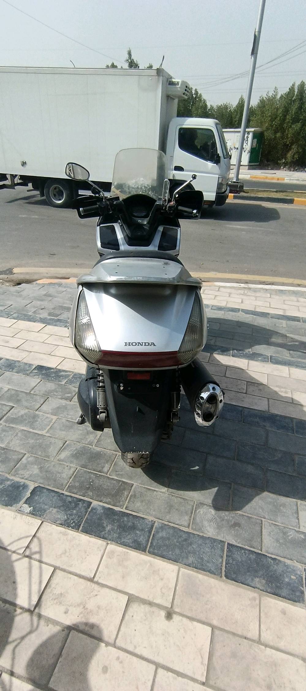 سلفر 600 امريكي لل بيع نضافته كدام عينك
 شلعه تاكل الكاع معدل واصل بيه 170 مكينه مكفوله لاتنقيص ولا تبخير دهن امزويل 10/40 كهربائية مكفوله مصار فتره من بدلة الكلج الخلفي خليت اله اصلي مال تفصيخ وخليت كتف شحن كامل اصلي مال تفصيخ منضومه زنون كامله سعره 150 عيون بومه شديت وكتفاة مال تقويه 
فيت بم شديت اله اصلي ويه دراجه نوزل حتياط اصلي
وياها نوزلات مال مسافات بعيده حتياط لن تعرفون ال 600 تصرف بانزين اني حاط حتياط نوزلات متخليه تصرف من اريد اطلع مسافه بعيده 

السعر 13 وبيه مجال بسيط 

النقص البيه نيكله والكفر اليم القبق مال بانزين ودبلات شويه تعبانه مكاني بغداد الدوره بل نهار وبل ليل بل مواصلات
*********** 
***********