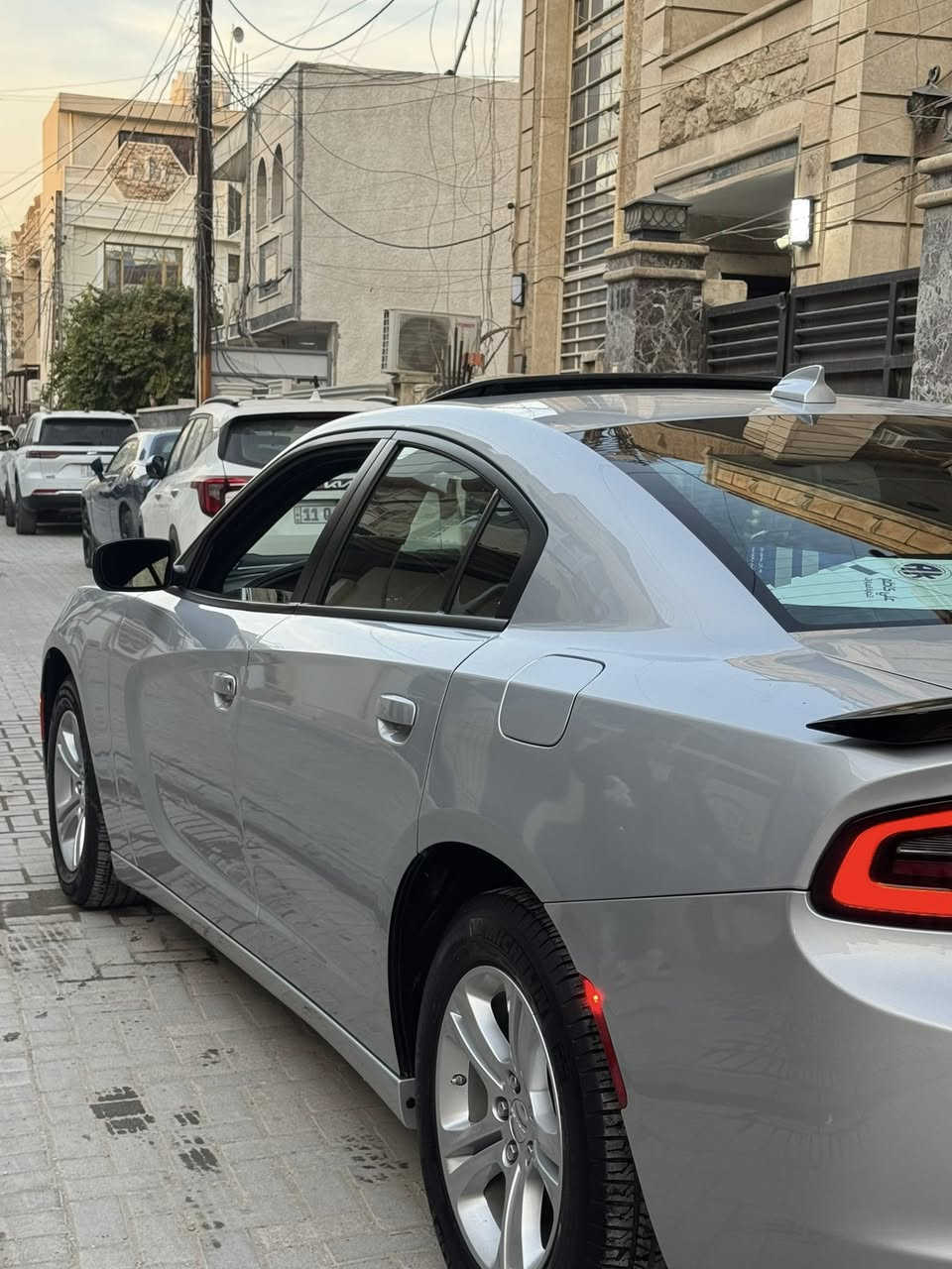 السلام عليكم للبيع جارجر 2023 وارد امريكي حادثه جاملغ خلفي وباب بدون دواخل رقم اربيل ترقيم جديد ماشيه 30 فقط السياره فتحه كرسي كهرباء بصمه شاشه كبيره للاستفسار *********** بغداد السيديه
